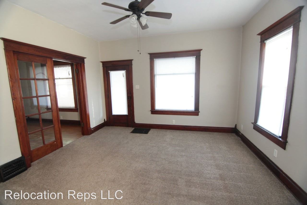 406 SW 3rd St - Photo 3 of 16