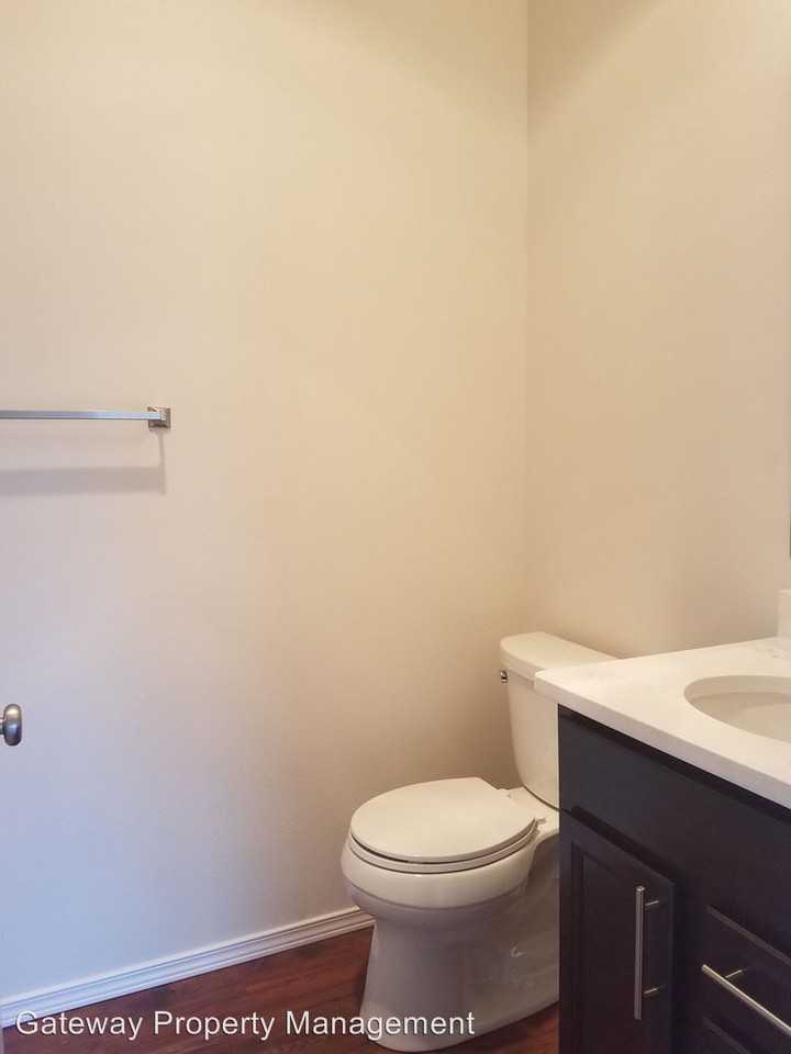 743 Wyoming Ave - Photo 3 of 33