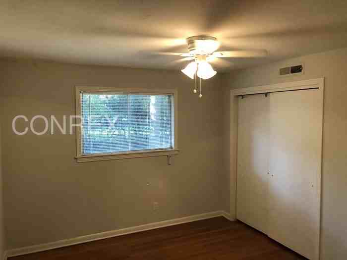 1425 Sheffield Dr - Photo 3 of 8
