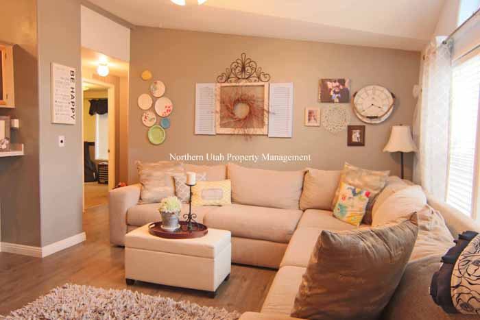 1297 925 W - Photo 2 of 18