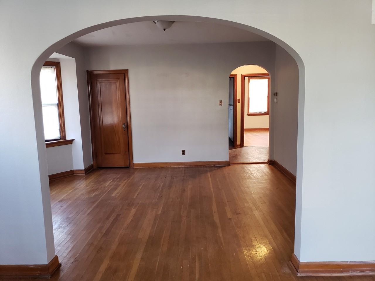 1600 Veronica Ave - Photo 2 of 16