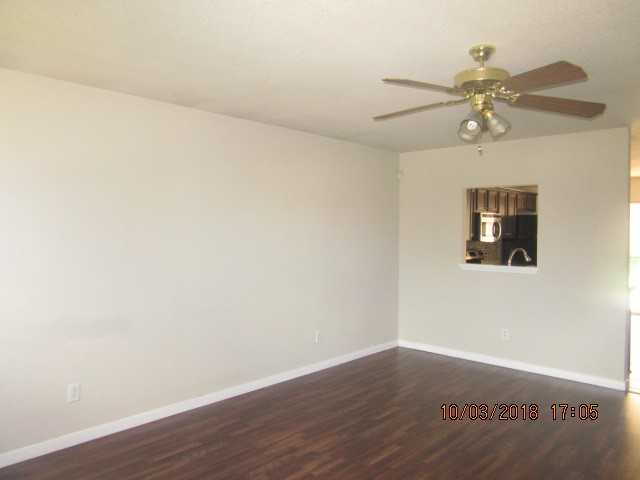 1213 Fox Creek Dr - Photo 2 of 11