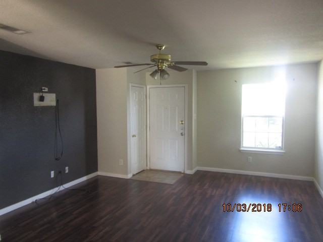 1213 Fox Creek Dr - Photo 3 of 11