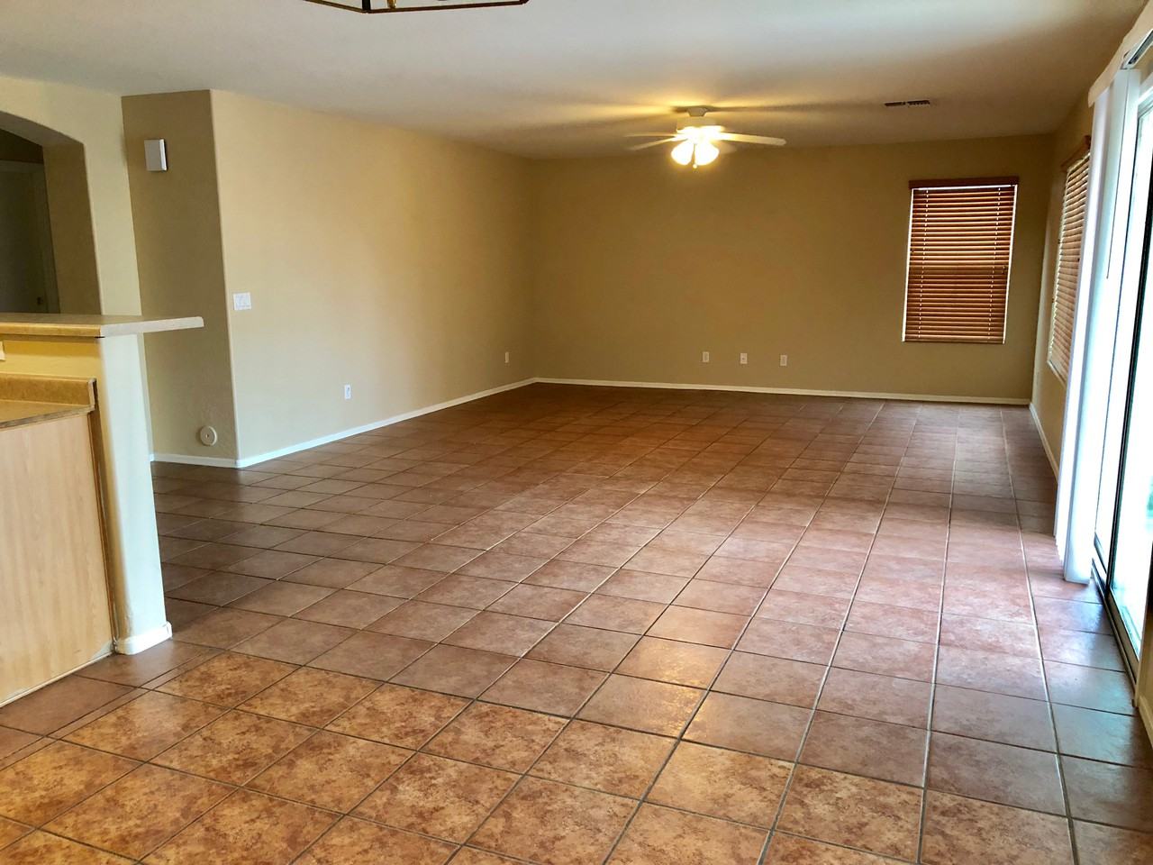 15273 W Monroe St - Photo 3 of 9