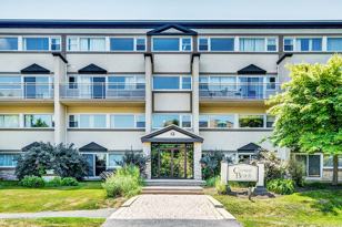 12 Corkstown Rd Unit 210  