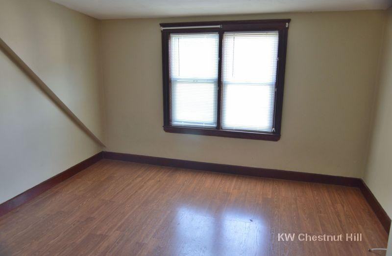 50 Evelyn St 3 - Photo 3 of 4