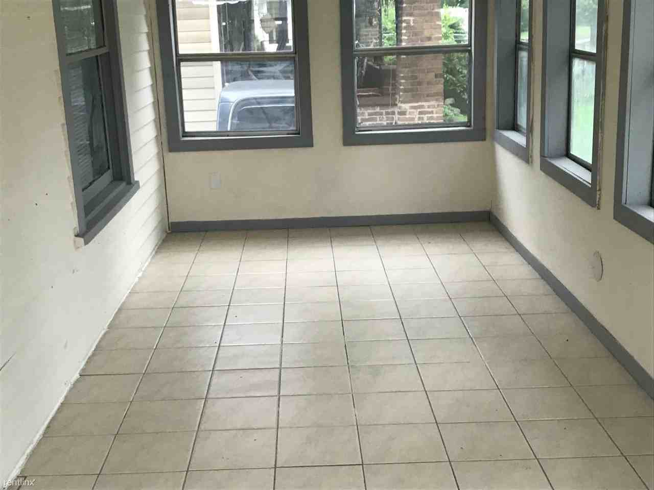 1336 N Kealing Ave - Photo 2 of 10