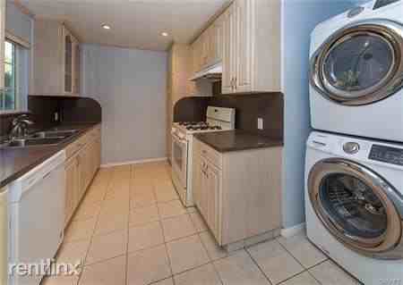 5202 Woodman Ave - Photo 3 of 11