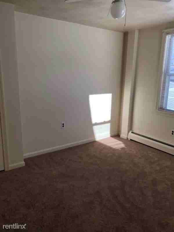 686 Main St - Photo 2 of 6