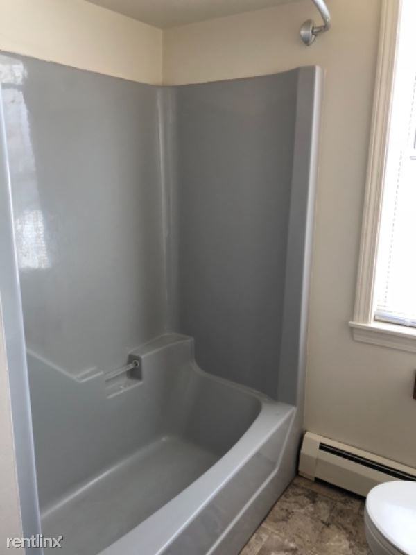 686 Main St - Photo 3 of 6