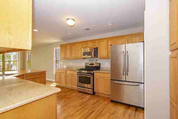 601 Laurel Blvd - Photo 3 of 9