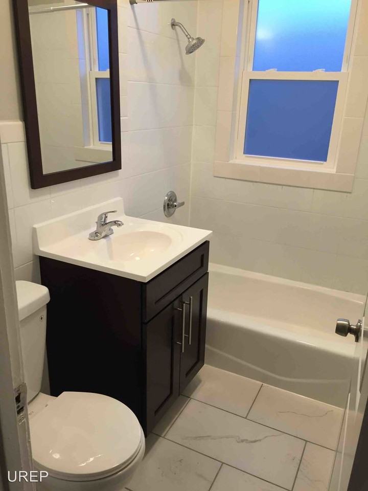 5459 N Spaulding - Photo 2 of 8