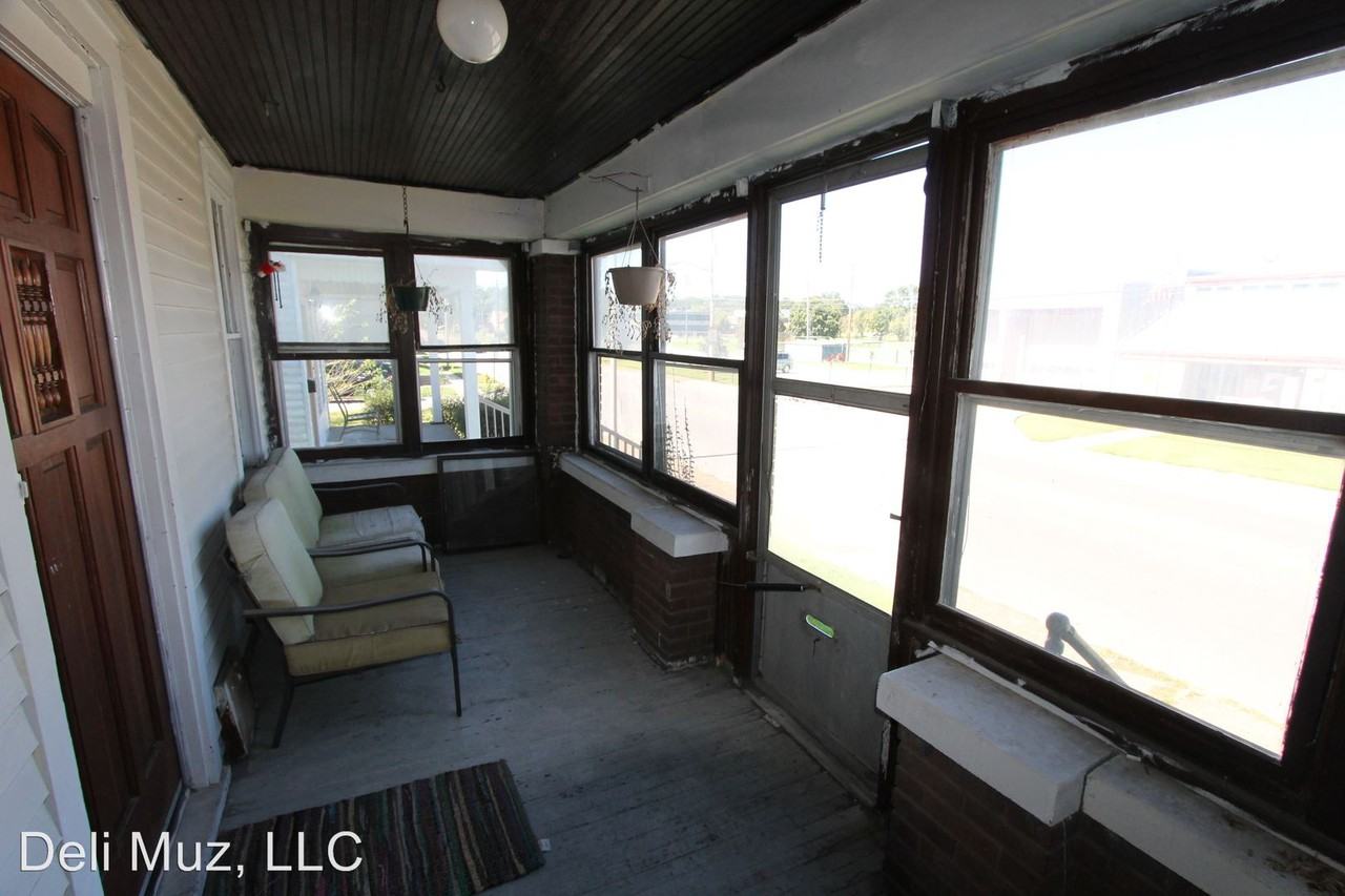 2412 W Maryland St - Photo 2 of 25