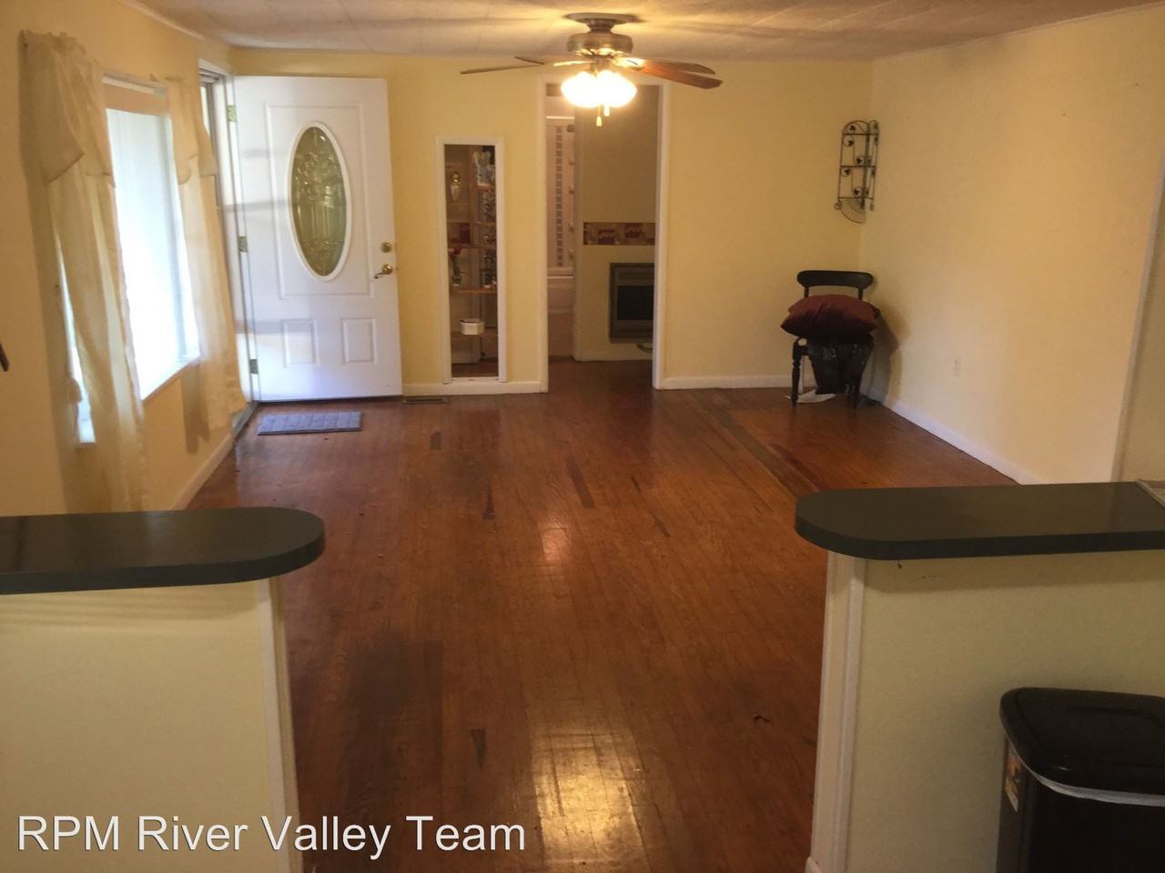 402 Adams Ave - Photo 2 of 9