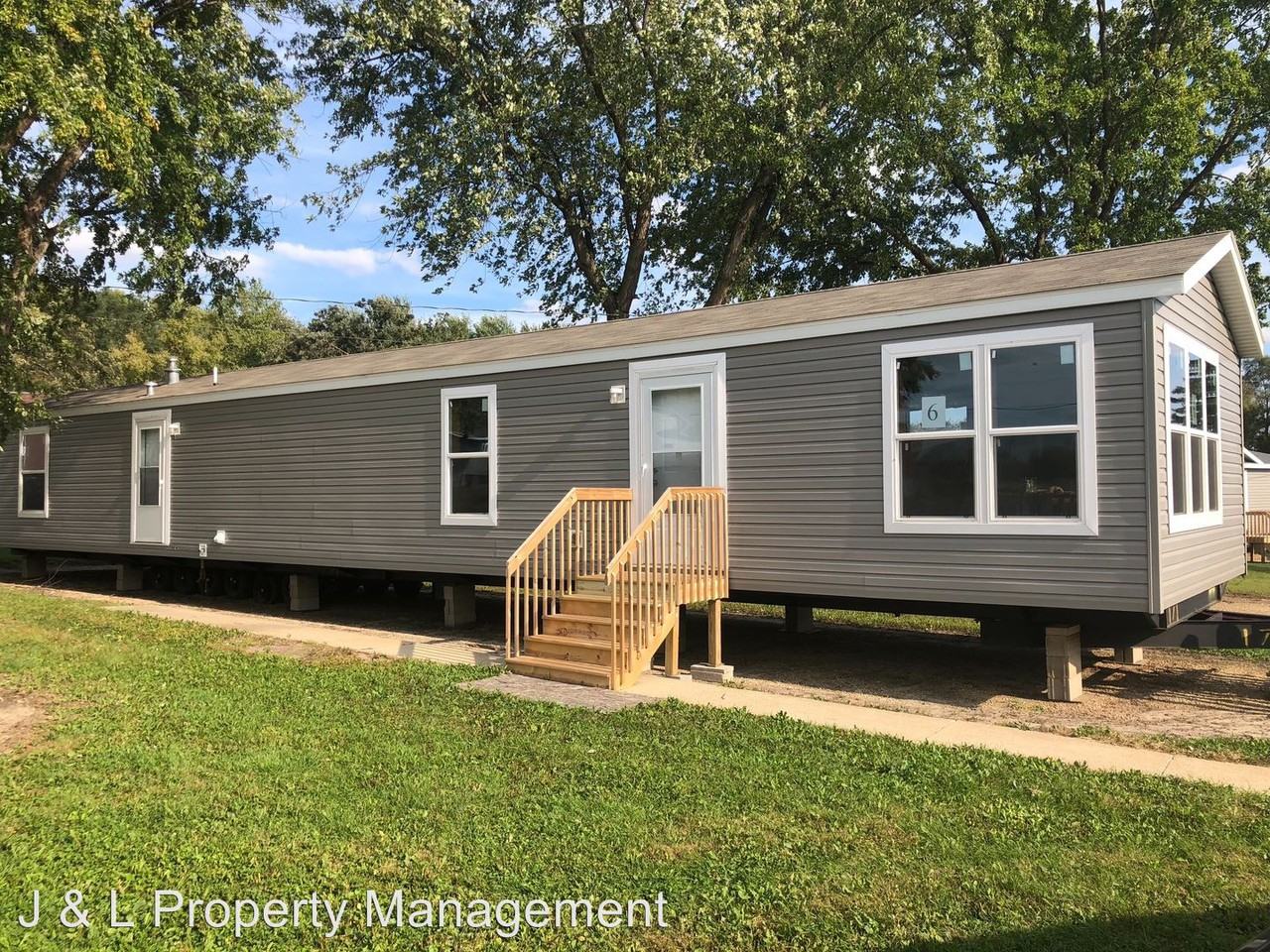 Hillcrest Manor - Photo 2 of 2