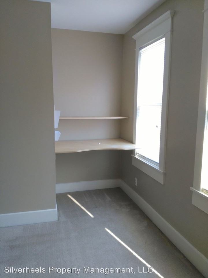 809 1/2 2nd St #195 - Photo 3 of 7