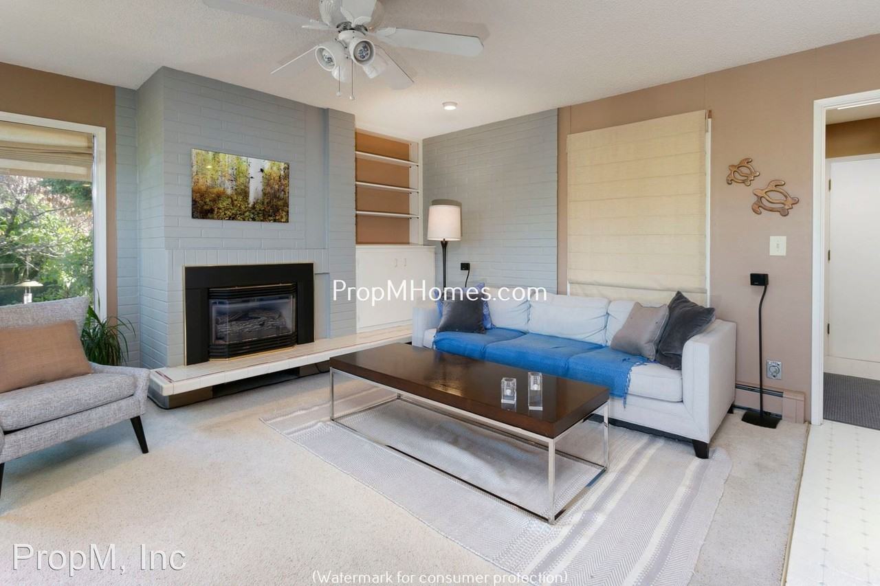 19310 Suncrest Dr - Photo 3 of 45