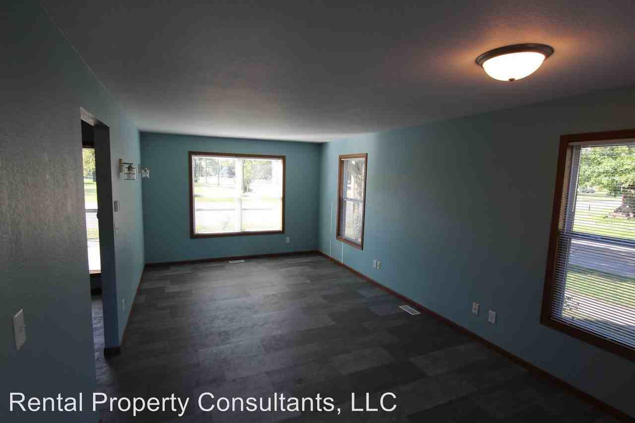 410 Marquette Ave - Photo 3 of 12