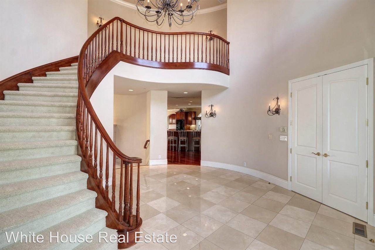 27380 Eagle View Ct - Photo 3 of 36