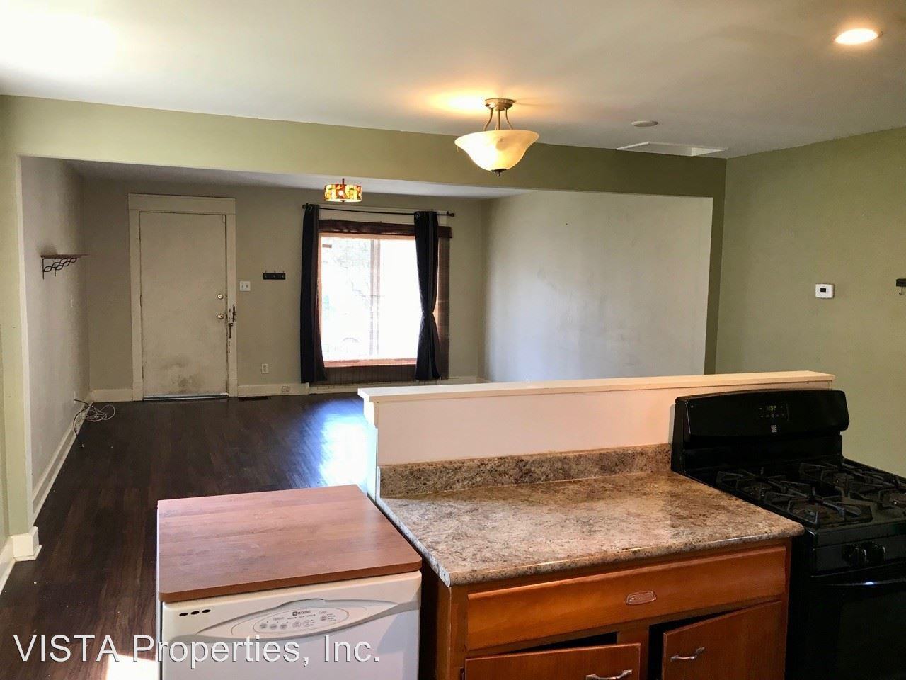 1007 Sylvia St - Photo 3 of 10