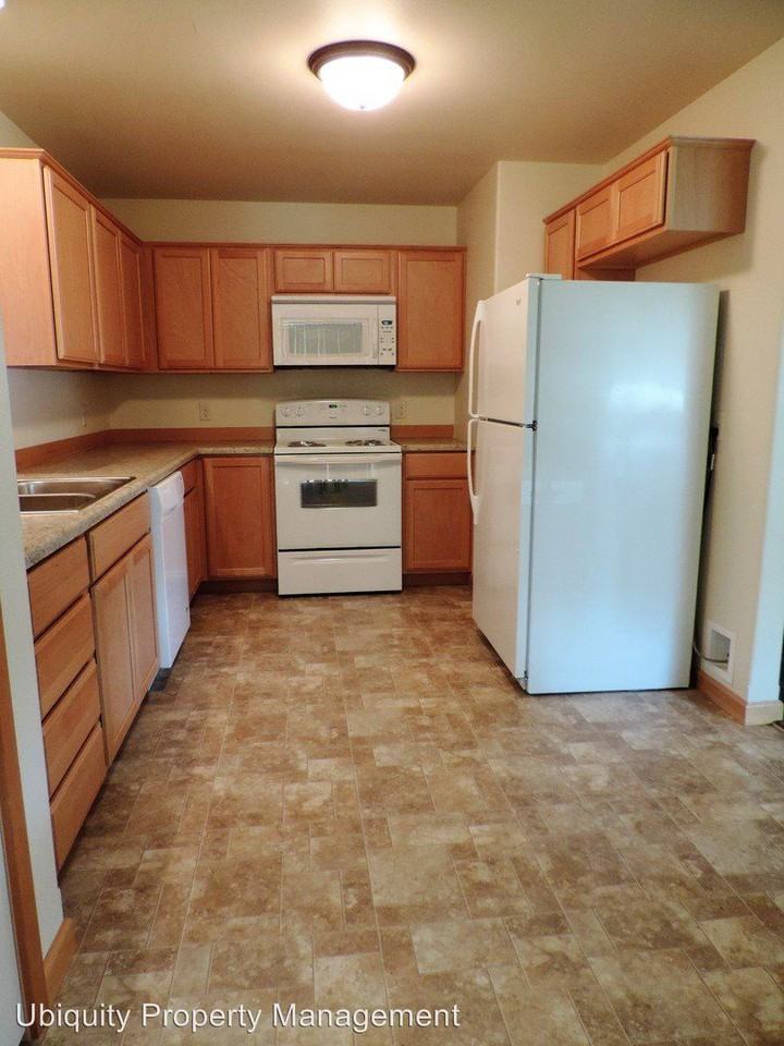 7th Street SW - Photo 3 of 8