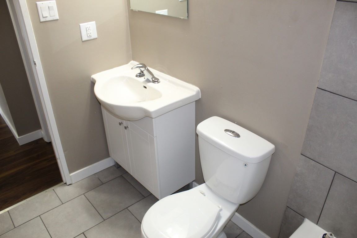 Lynden Court C - Photo 2 of 5