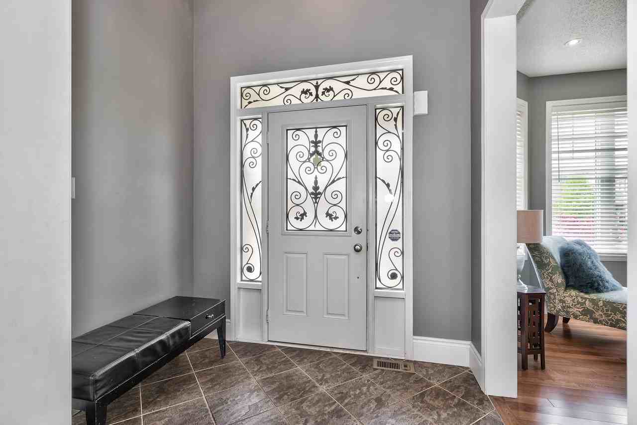 540 Cusick Cir - Photo 3 of 33