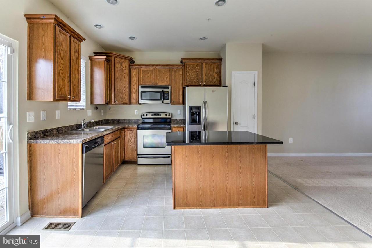 1005 Sithean Way - Photo 2 of 16