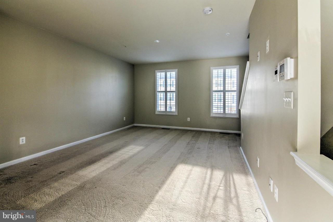 1005 Sithean Way - Photo 3 of 16