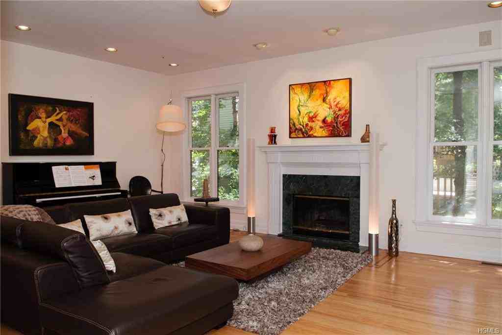 16 Clinton Ave - Photo 3 of 25