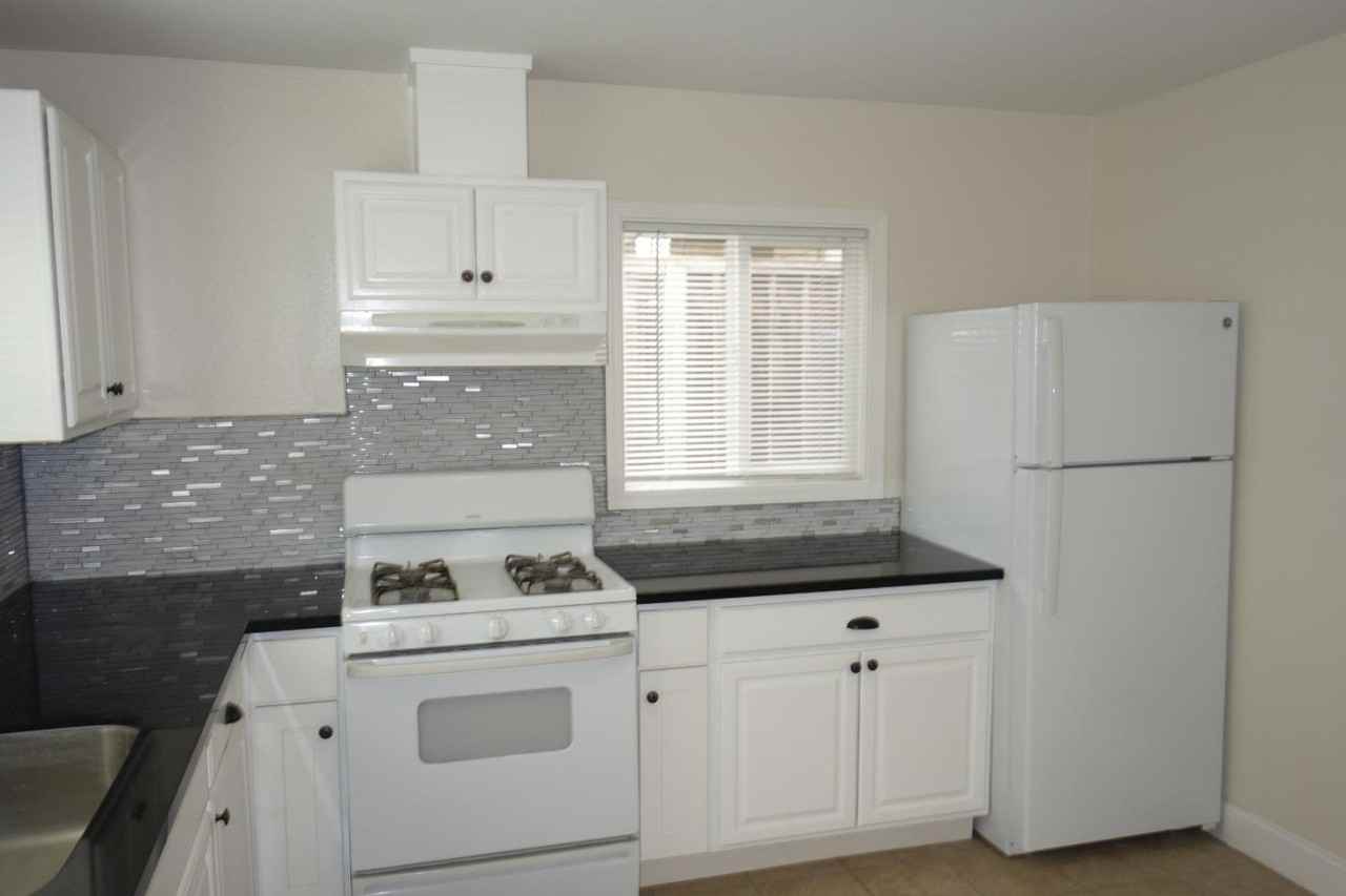 1628 E San Antonio St - Photo 2 of 11