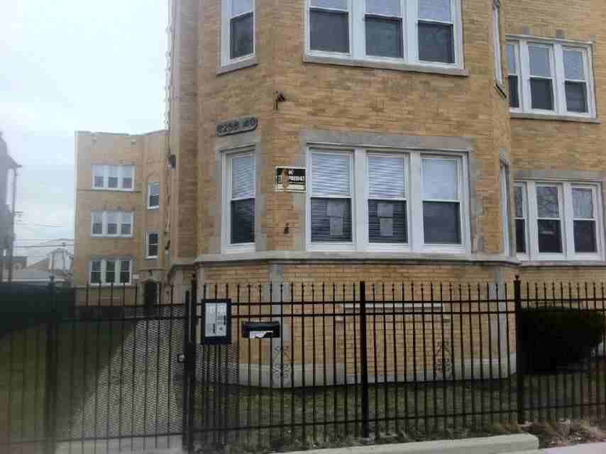6230 S Artesian Ave - Photo 3 of 5