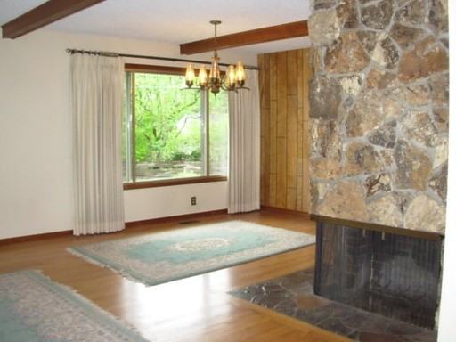 262 Greenwood Rd - Photo 3 of 12