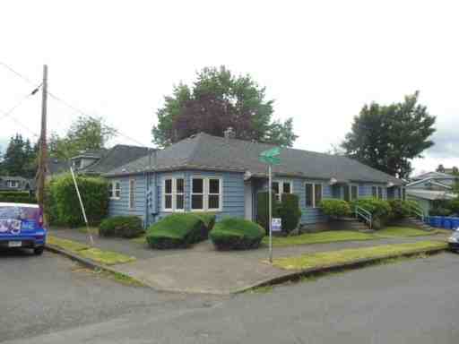 3236 SE Francis St - Photo 2 of 15