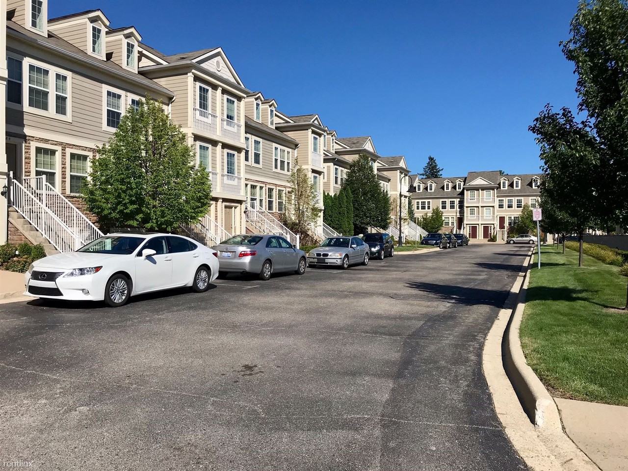 1089 Foxboro - Photo 2 of 13