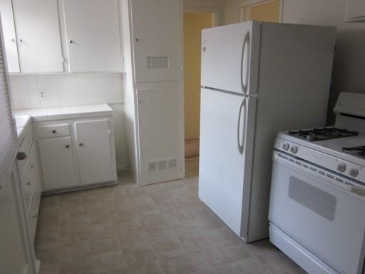 4553 E 14th St - Photo 2 of 5