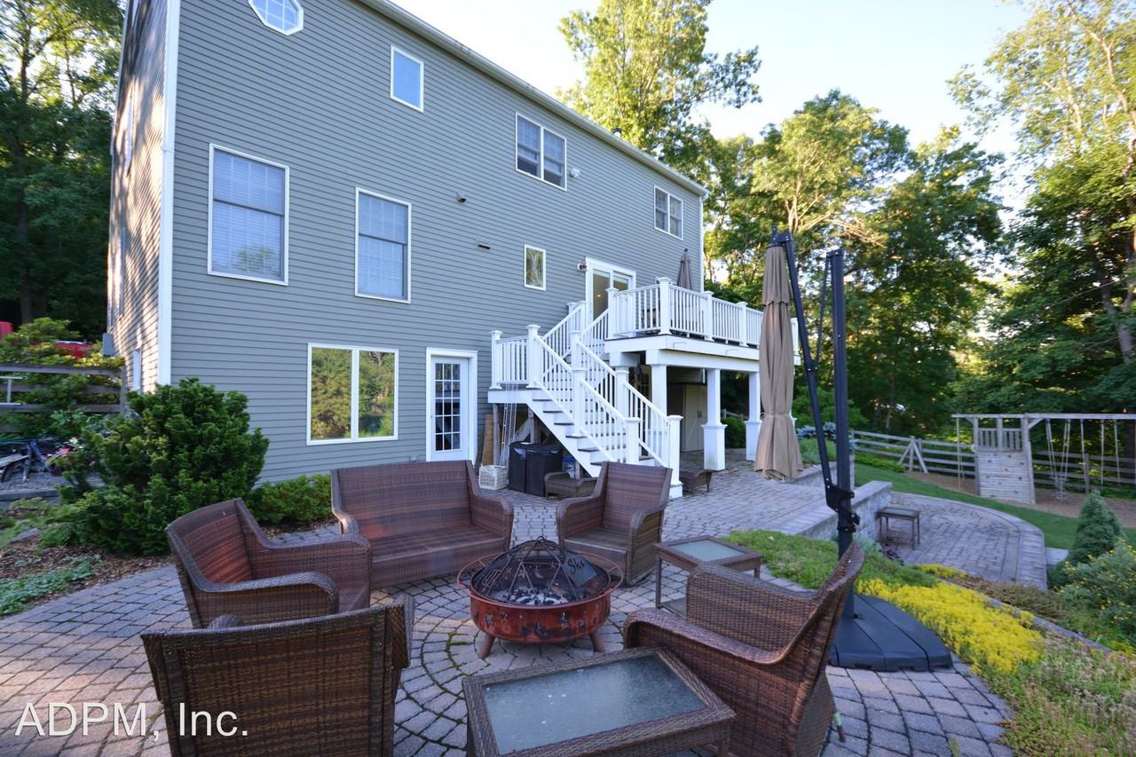 60 Main St - Photo 3 of 30