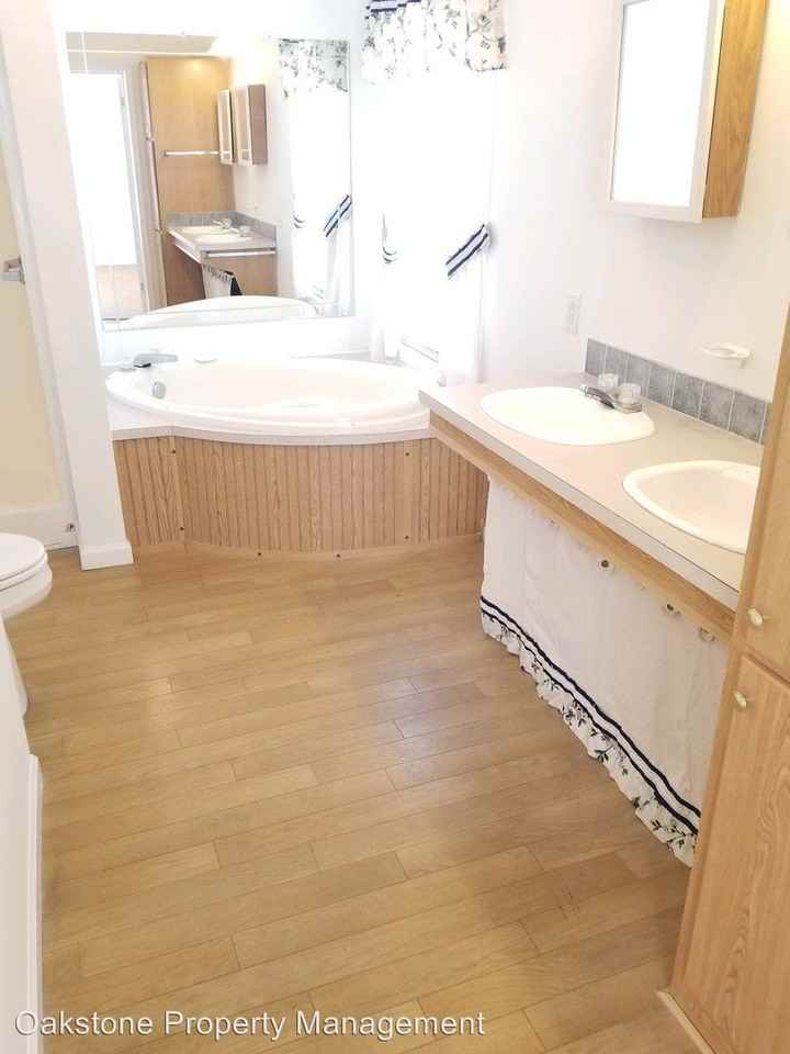 233 Pinetree Rd - Photo 2 of 5