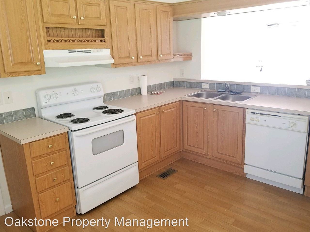 233 Pinetree Rd - Photo 3 of 5