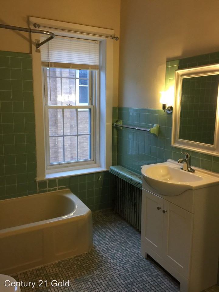 101 E Washington St - Photo 3 of 9