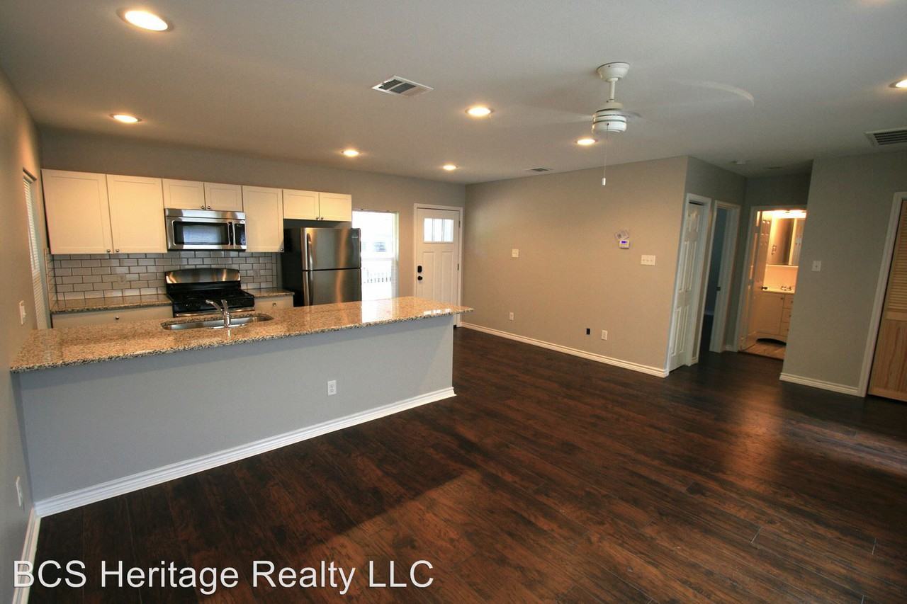 405 College Main - Photo 3 of 10