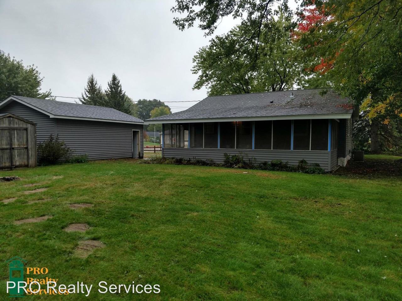 8457 240th Ave NE - Photo 2 of 10