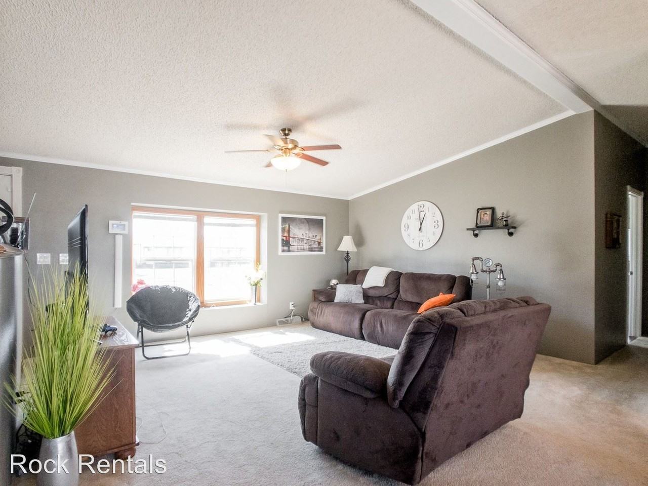 212 W Ave D - Photo 3 of 25