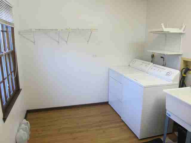 2121 Huntly - Photo 2 of 32