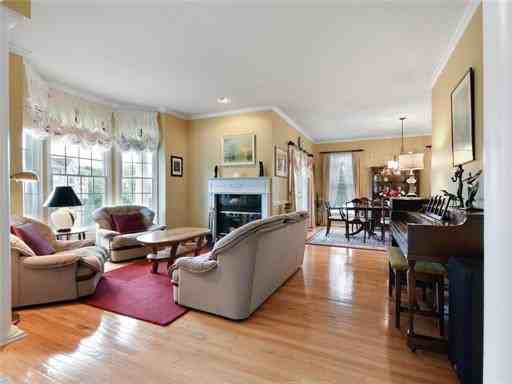 27 Bodine Dr - Photo 3 of 25