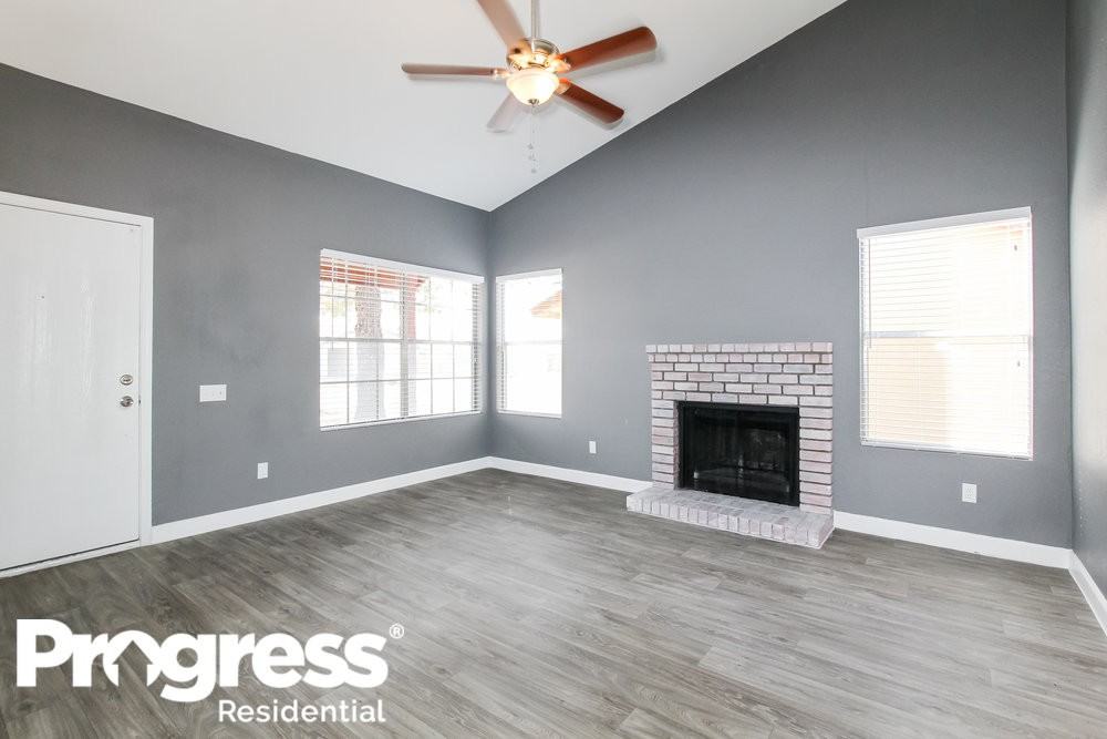 102 W Oraibi Dr - Photo 2 of 15
