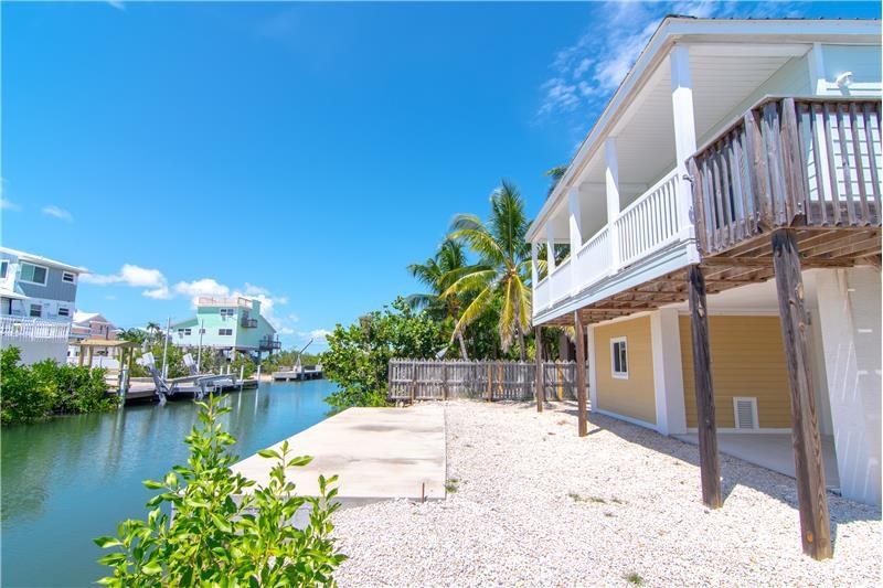 1184 De Lussan Ln - Photo 3 of 25