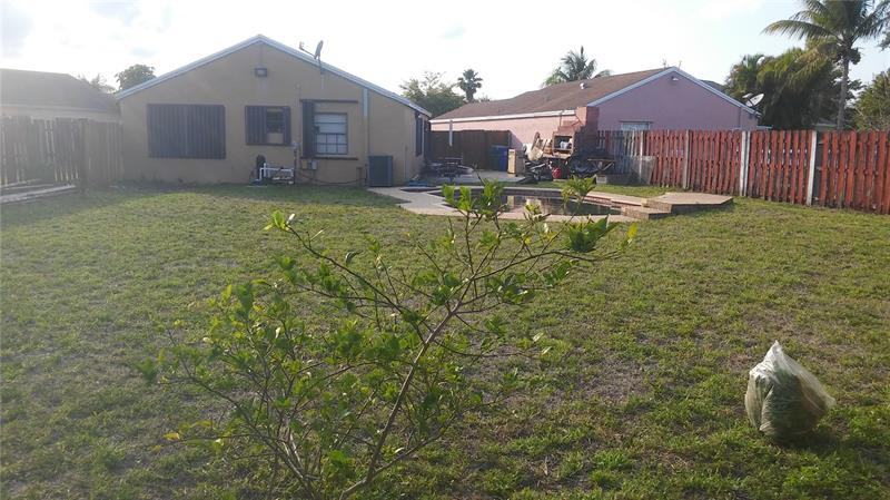 2451 Southwest 86th Avenue - Photo 3 of 10