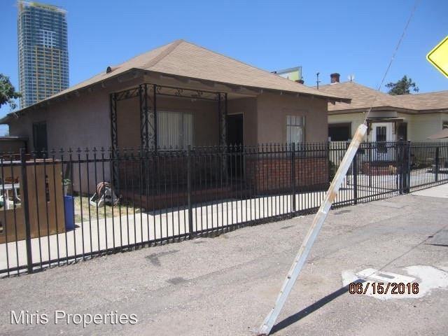 332 19th St - Photo 2 of 9