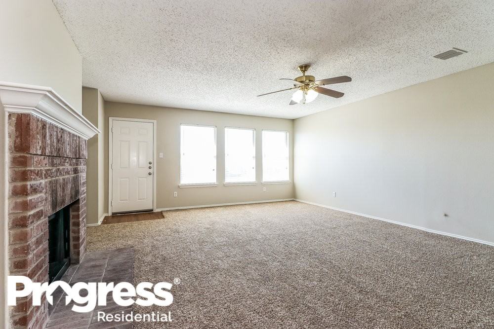 2452 Mallory Ln - Photo 2 of 15